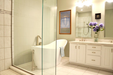 インディアナポリスにあるコンテンポラリースタイルのおしゃれな浴室の写真
