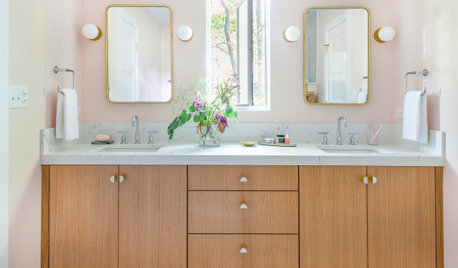 What’s Popular in Sinks, Mirrors and Lighting in Master Baths