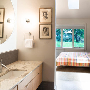 75+ Badezimmer mit grauen Fliesen und Korkboden Ideen & Bilder - August