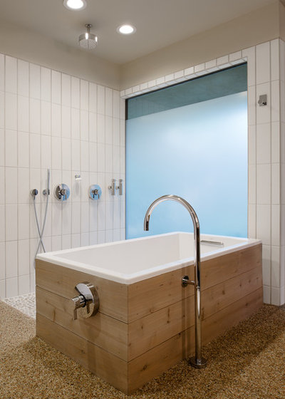 Midcentury Bathroom by Webber + Studio, Architects