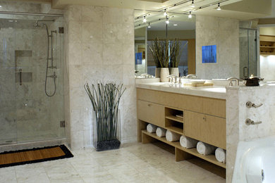 Example of a trendy bathroom design in Miami