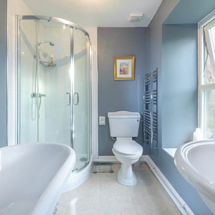 Foto di una stanza da bagno country