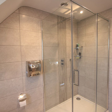 Light & Airy En Suite Shower