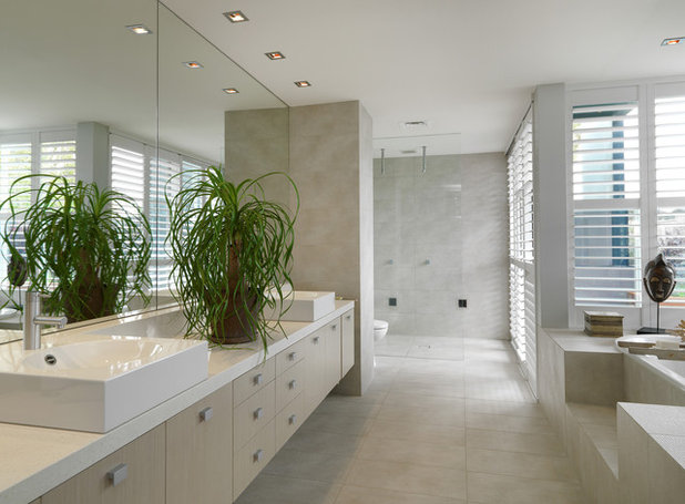 Contemporary Bathroom by MR.MITCHELL