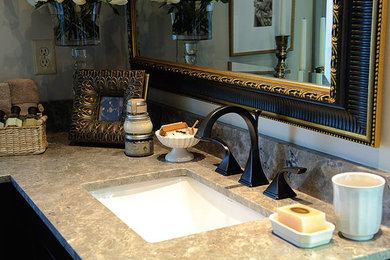 シャーロットにあるトランジショナルスタイルのおしゃれな浴室 (アンダーカウンター洗面器、ライムストーンの洗面台) の写真