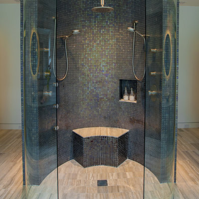 Inspiration for a contemporary bathroom remodel in Dallas with a niche