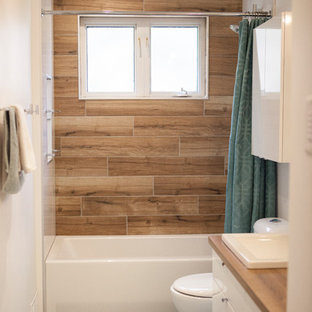 75+ Badezimmer mit flächenbündigen Schrankfronten und türkisem Boden