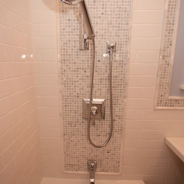 Bungalow Bathroom in Lace