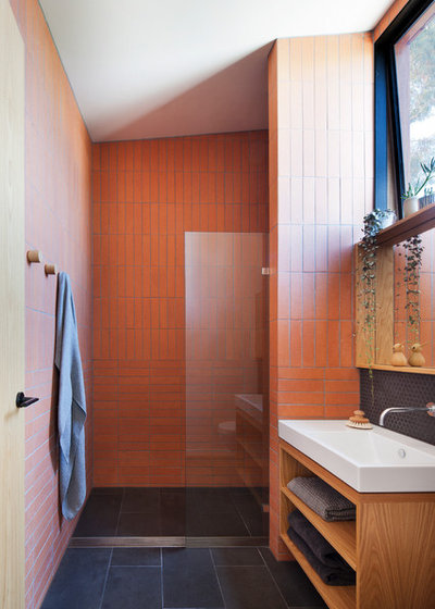 Contemporary Bathroom by MRTN Architects