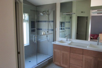 Bathroom - modern bathroom idea in San Diego