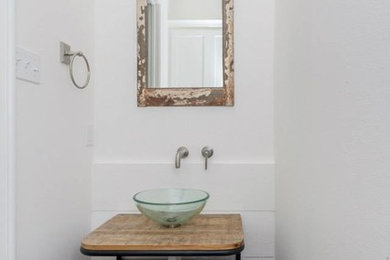 На фото: ванная комната в стиле рустика