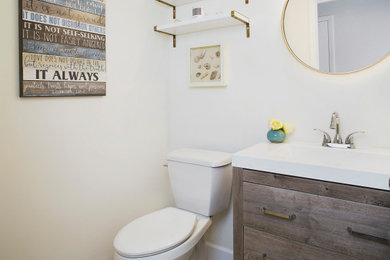 サンフランシスコにあるトラディショナルスタイルのおしゃれな浴室 (フラットパネル扉のキャビネット、茶色いキャビネット、白いタイル、珪岩の洗面台) の写真