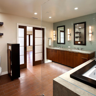 Ispirazione per una stanza da bagno minimal con top in granito