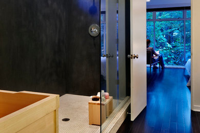 Example of a minimalist bathroom design in Raleigh