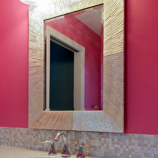 Foto di una stanza da bagno per bambini chic di medie dimensioni con lavabo da incasso, ante lisce, ante in legno scuro, top in quarzo composito, doccia ad angolo, WC monopezzo, piastrelle multicolore, piastrelle di vetro, pareti rosa, vasca ad alcova e pavimento con piastrelle in ceramica