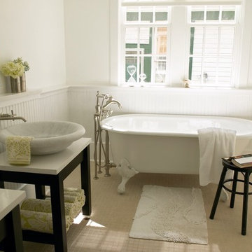 Charming Southern Bathroom with Clawfoot Tub