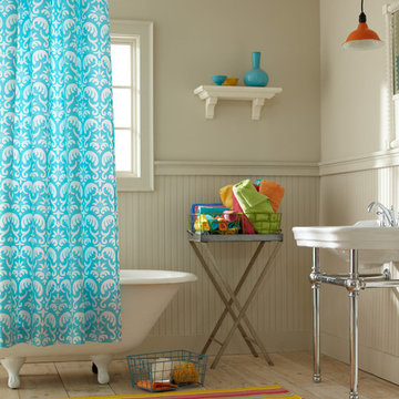 Cheerful & Bright Bathroom