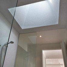Modern Bathroom by Ann-Maree Ruffles Architects +