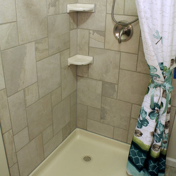 Chesley Knoll - Apartment Bathroom