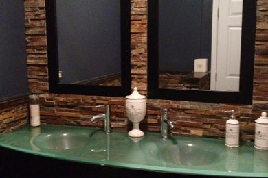 Example of a trendy bathroom design in Chicago