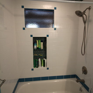 Children's Bathtub/shower with shampoo alcove