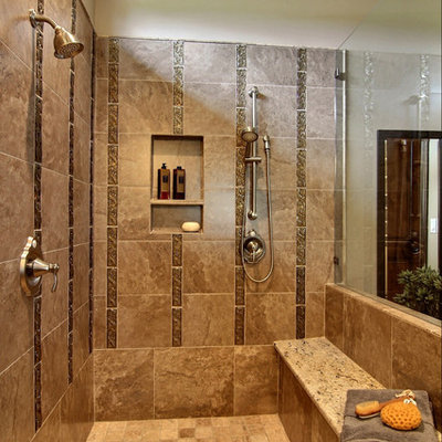Example of a classic bathroom design in Austin with a niche