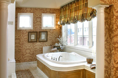 This is an example of a classic bathroom in Cincinnati.
