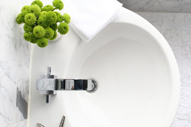 Example of a mid-sized minimalist master bathroom design in Toronto