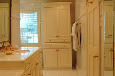 Example of a bathroom design in Little Rock