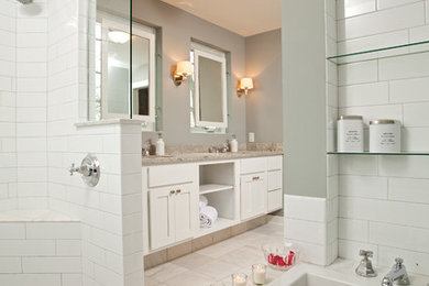 ミネアポリスにあるトランジショナルスタイルのおしゃれな浴室の写真