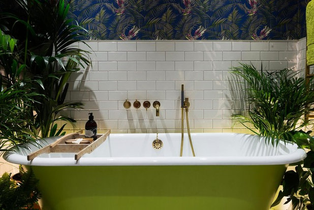 Современный Ванная комната by Alexander Owen Architecture