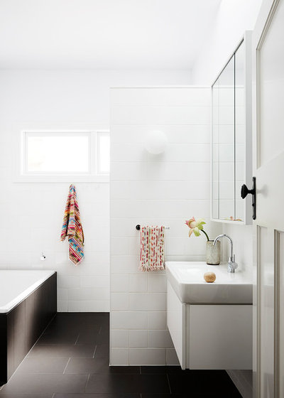 Contemporary Bathroom by Lisa Breeze Architect
