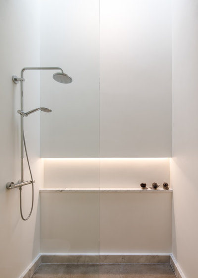Modern Bathroom by Heliotrope Architects