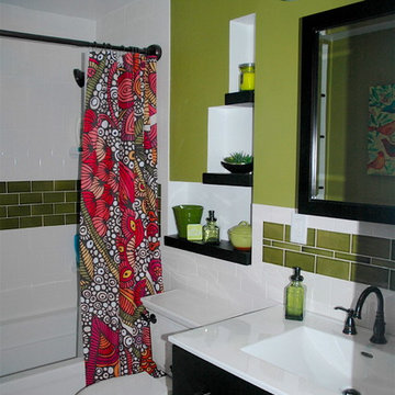 Colorful and Functional Bathroom For Teenagers