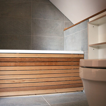 Compact grey & cedar bathroom