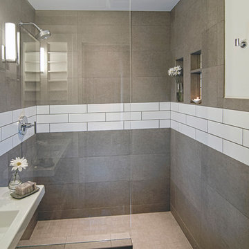 Compact Modern Bath