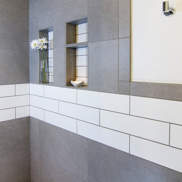 Compact Modern Bath