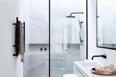 Example of a minimalist bathroom design in Cleveland