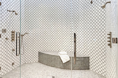 Imagen de cuarto de baño contemporáneo con ducha doble y baldosas y/o azulejos blancos