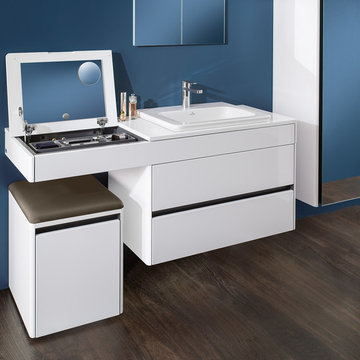 Confort bathroom with Make-up table and vanity washbasin integrated