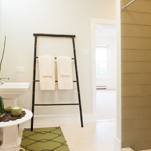 Esempio di una stanza da bagno design con lavabo a colonna