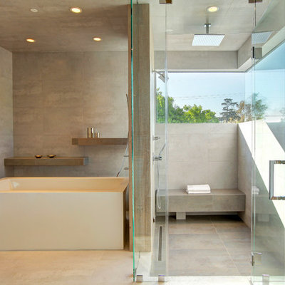 Example of a trendy bathroom design in New York
