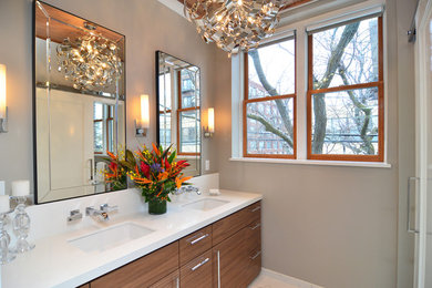 Photo of a contemporary bathroom in Milwaukee.