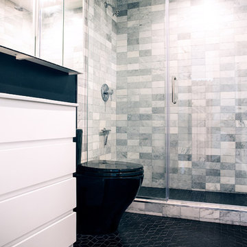 Contemporary Bathroom with Marble Wall Tile and Black Patterned Floor Tile