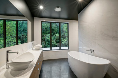 ブリスベンにあるコンテンポラリースタイルのおしゃれな浴室の写真