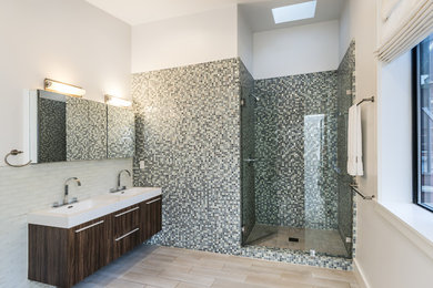 Bathroom - modern bathroom idea in San Francisco