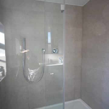 CONTEMPORARY SHOWER ROOM