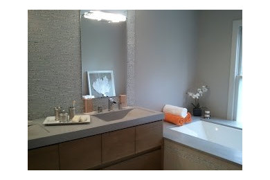 Minimalist bathroom photo in St Louis