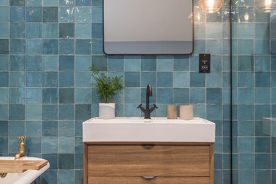 Foto de cuarto de baño actual de tamaño medio con baldosas y/o azulejos de cerámica