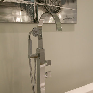 Contemporary Tub Fixture with Sprayer
